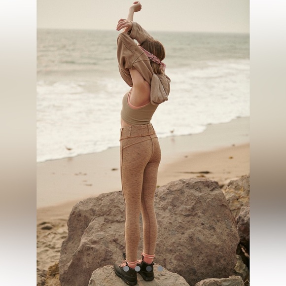 New with tags! FREE PEOPLE MOVEMENT Hybrid Legging in ARMY Size XS - Picture 14 of 16